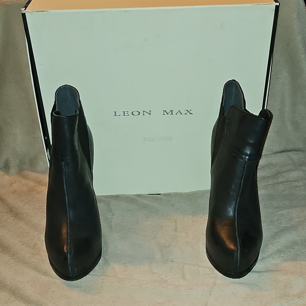 Leon Max - New - Omaha Booties - Size 10 - Black